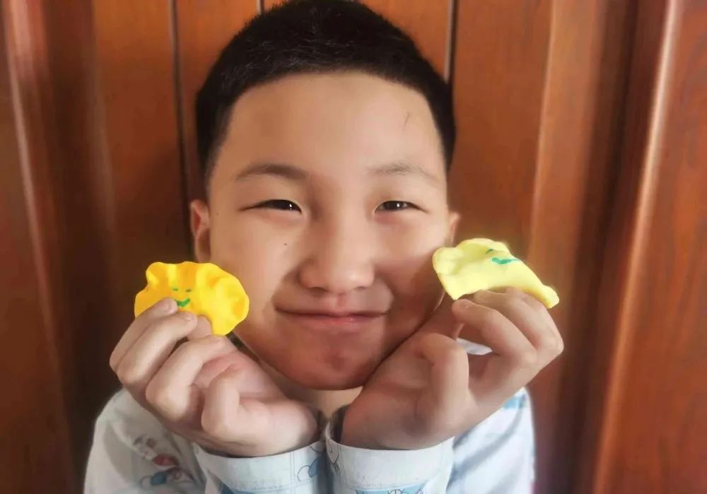 睦邻创意齐动手饺子遇上世界杯——乐真校区手工劳动课太受欢迎