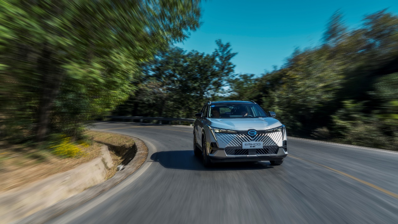 4.76L油能跑多远?影酷在悬崖跑步机给你上真相!