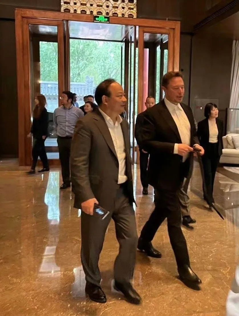 马斯克一年要飞25万公里,马斯克一年飞行记录