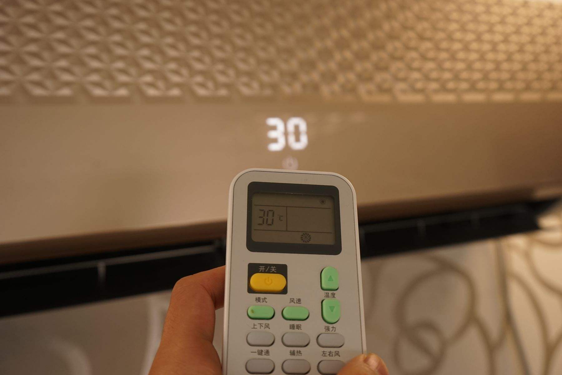 空调费电还是壁挂炉暖气片费电,电暖气和空调哪个取暖效果最好