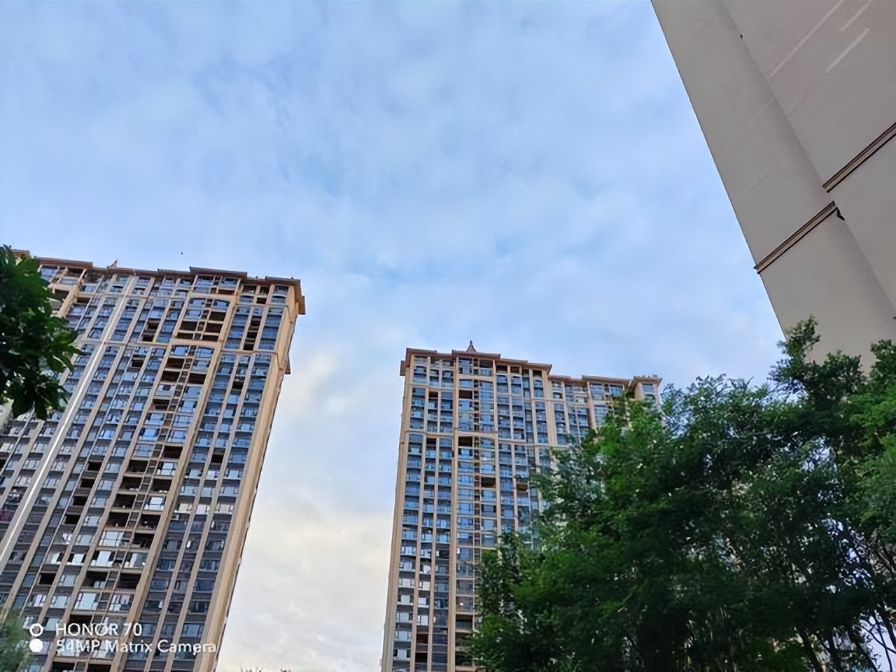 荣耀70标准版参数详细测评,荣耀70评测游戏