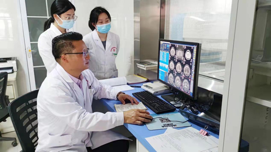 李鹏飞：让“脑瘫儿”健康生活，是他最大心愿