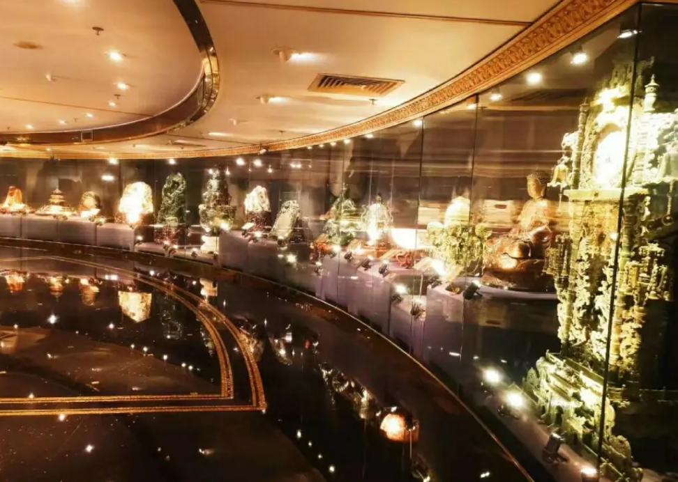 赌王多壕？1个摆件就是何超莲1场婚礼，大厅如同博物馆，龙椅亮了