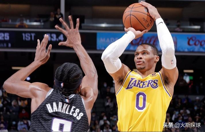 上赛季五位18+7+7的球员之一，美媒为威少鸣不平，期待新赛季