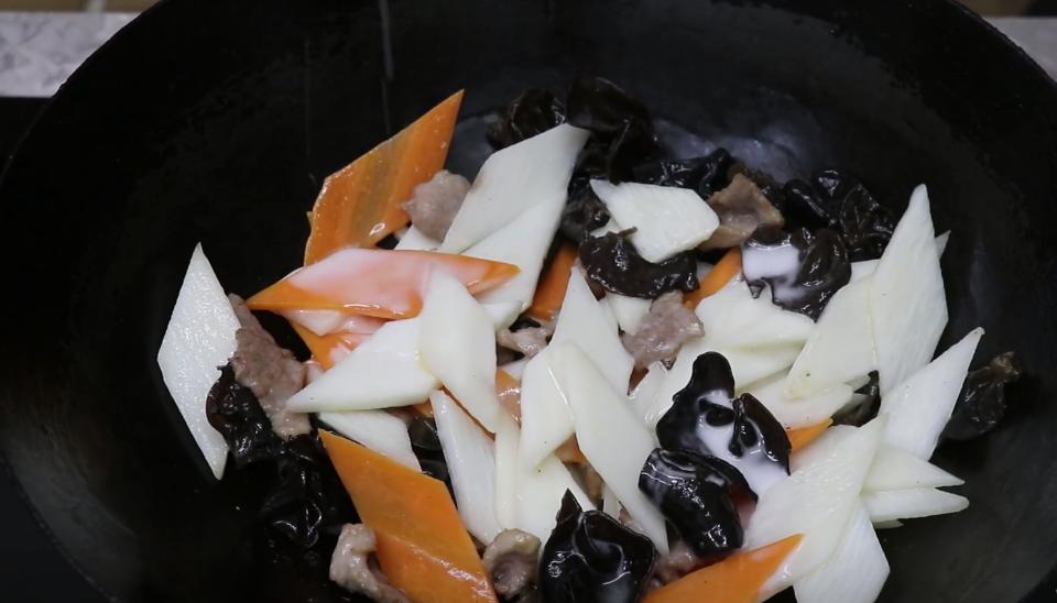 老年人秋季止咳润肺食疗法,老人润肺止咳化痰的食物