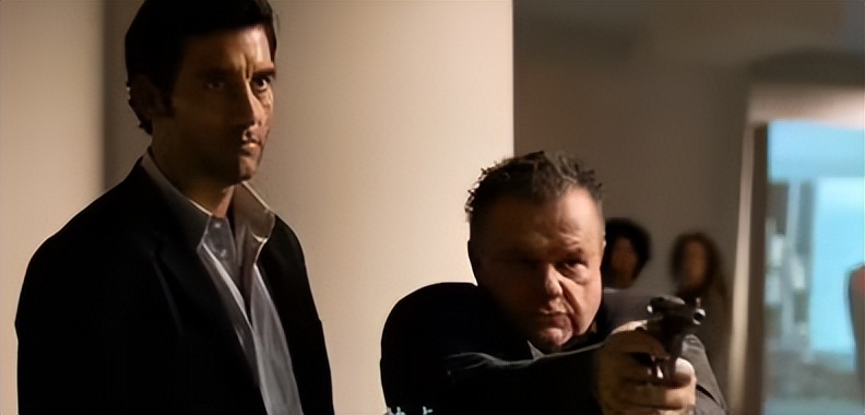 阿明·斯塔尔在《跨国银行》中的演绎，揭露了银行家普遍的心理