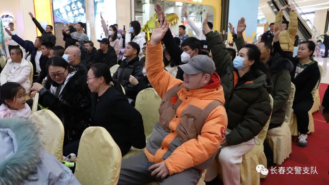 122全国交通安全日市民道路出行,122全国交通安全日北京交警