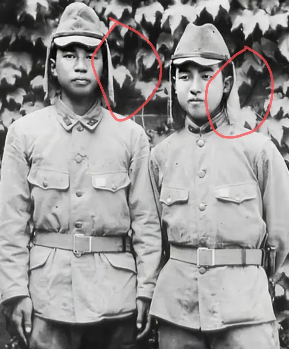 日军为何帽子上挂两块布,为什么日军的帽子上有五角星