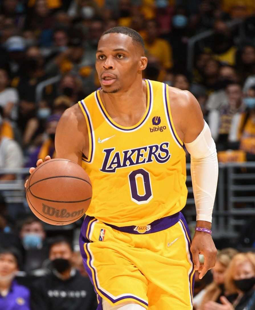 詹皇威少对阵勇士将完成赛季首秀,詹姆斯28分威少三双湖人轻取魔术