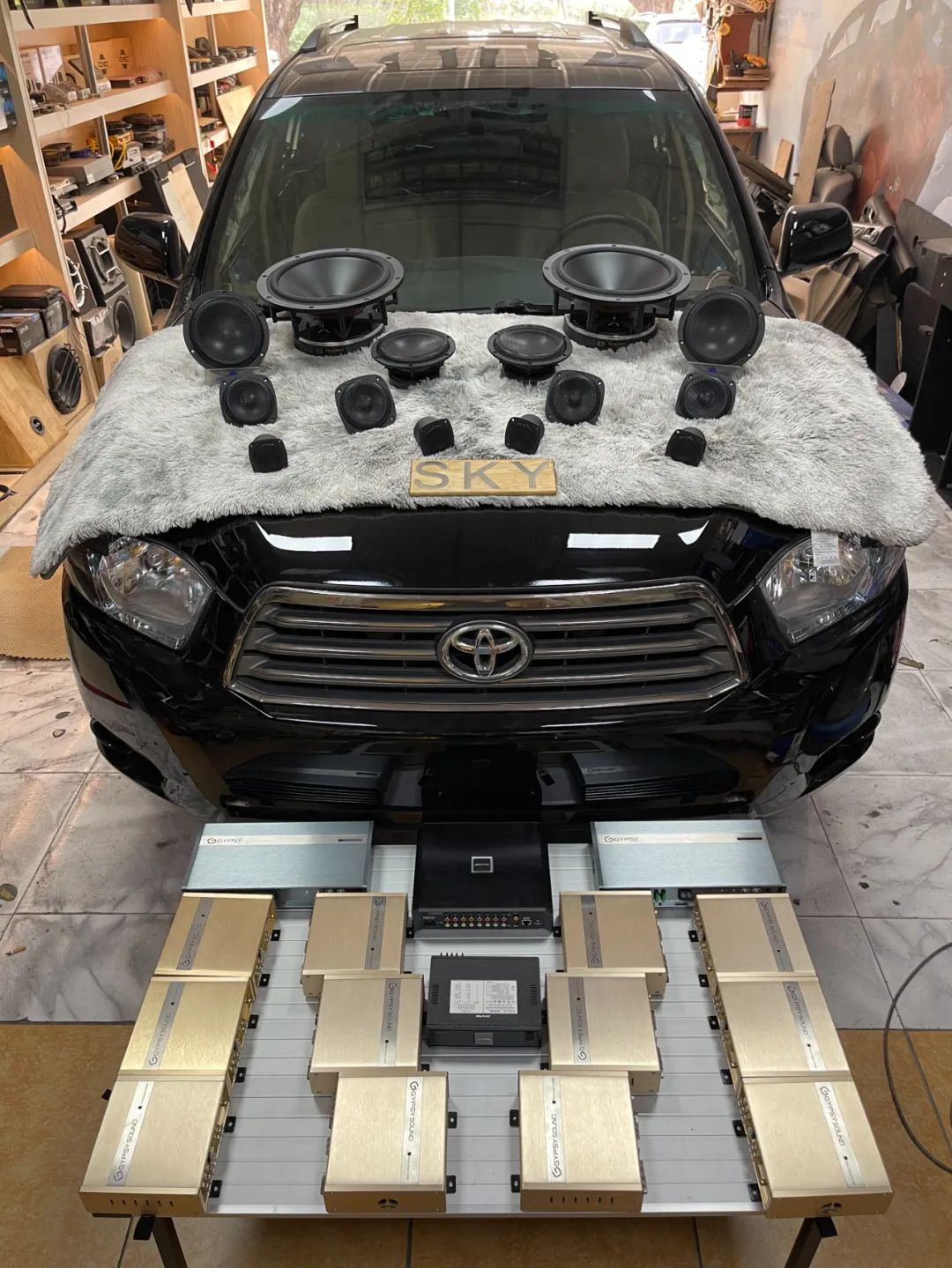 丰田汉兰达改装全车音响加低音炮,丰田汉兰达音响改装
