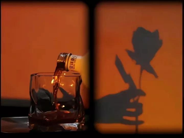 情绪不好想喝酒的文案,适合喝酒时发的高级文案酒话人生