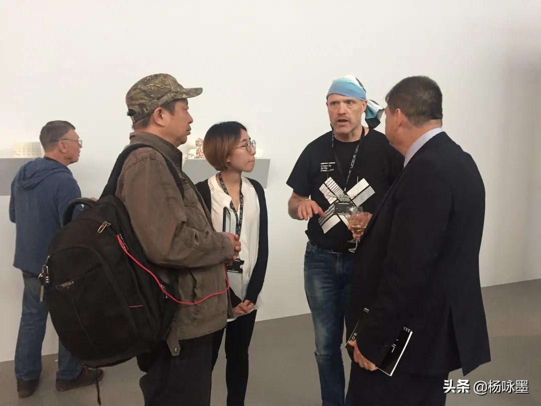 直播现场采访宁静和郑希怡,郑宁采访