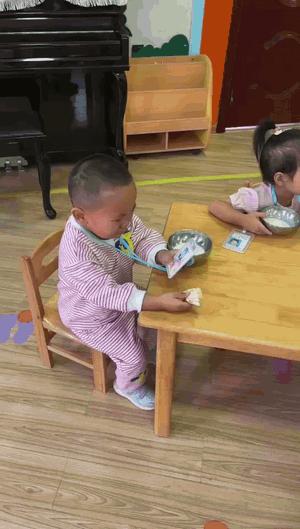 千万不要轻易穿抹胸吃火锅！