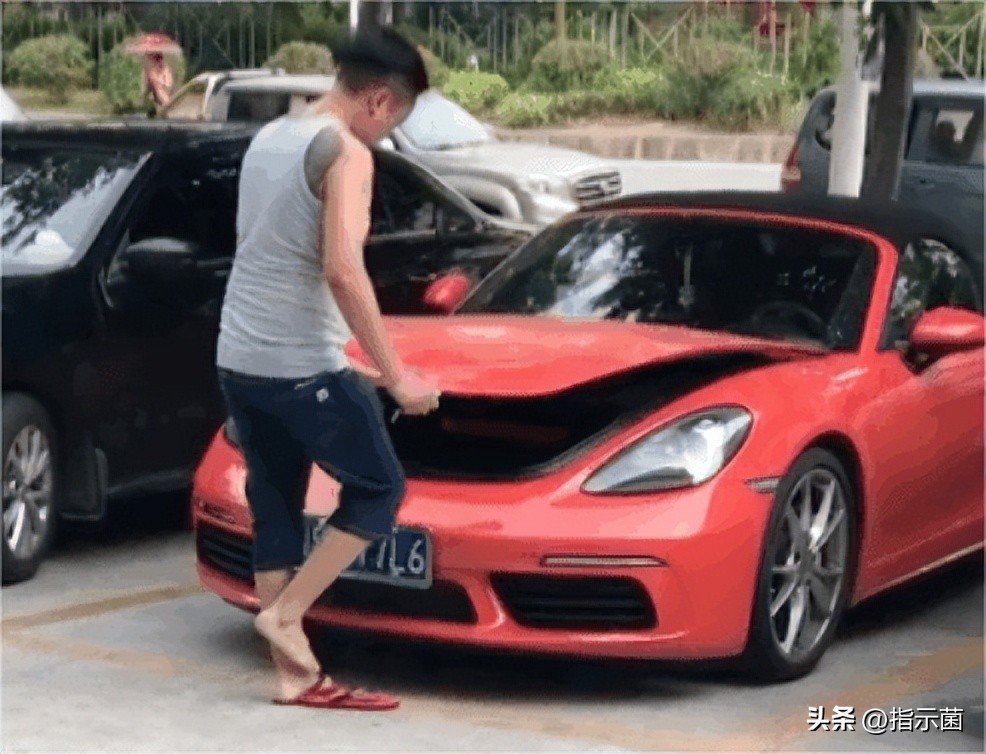 蓝黑色拖鞋,不容易脚臭的拖鞋材质