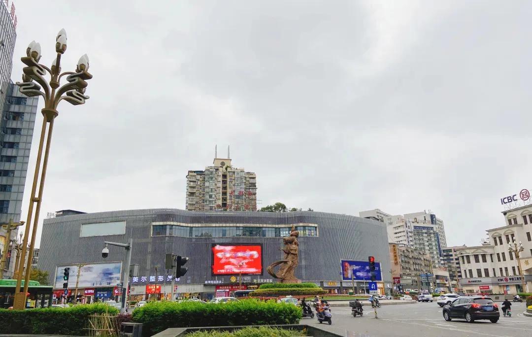 家乐福改地下停车场,南充家乐福超市还可以购物吗