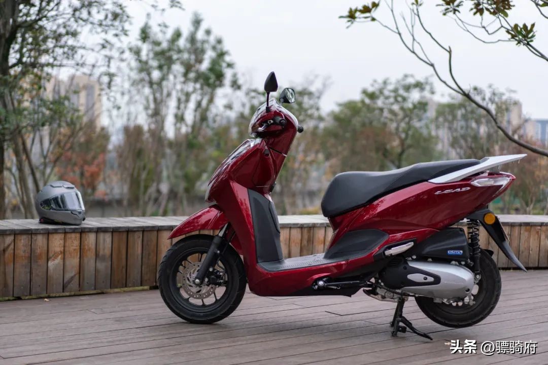 2020款本田lead125是缸头水冷吗,本田lead125和铃木uy125哪个动力强
