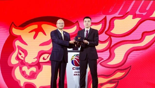 曾茂洲广东宏远cba首秀集锦,广东宏远时隔3年重回主场出场