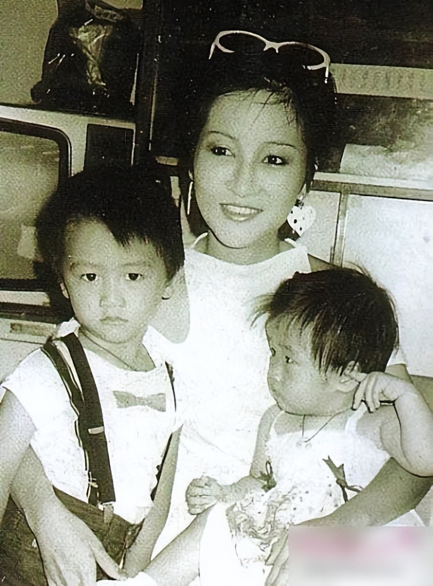 谢霆锋出道当歌手的时候,谢霆锋出道就做主角吗