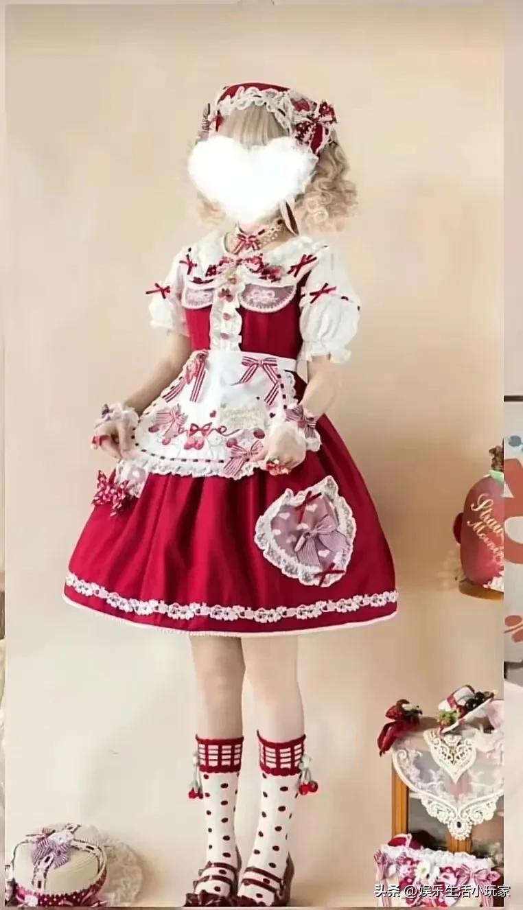 毁三观！女子地铁上被男孩偷看裙底，又被男孩妈妈当众掀裙子！