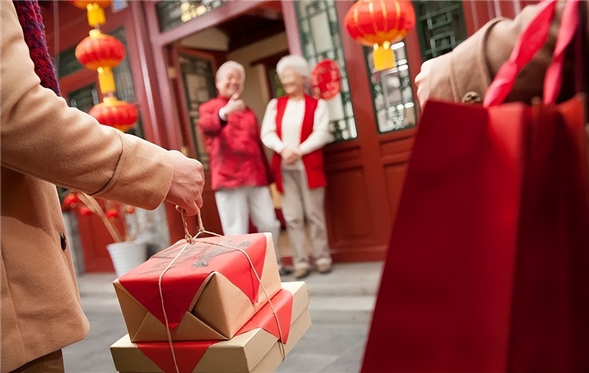 要过年了，走亲拜友要注意，这3种酒千万别送，否则门都不给你开