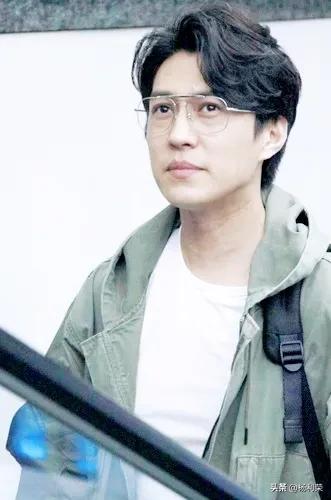 纵有疾风起人生不言弃靳东同款,纵有疾风起靳东的感触