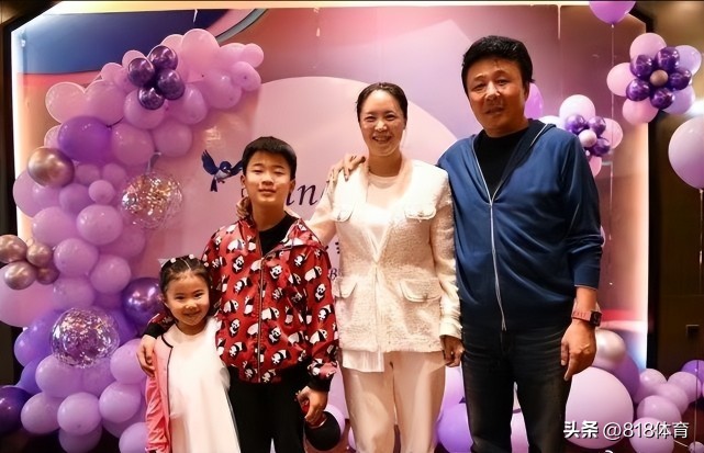 笑喷!王楠巨富老公晒女儿笑笑军训同手同脚:顺拐可能是遗传,像妈!