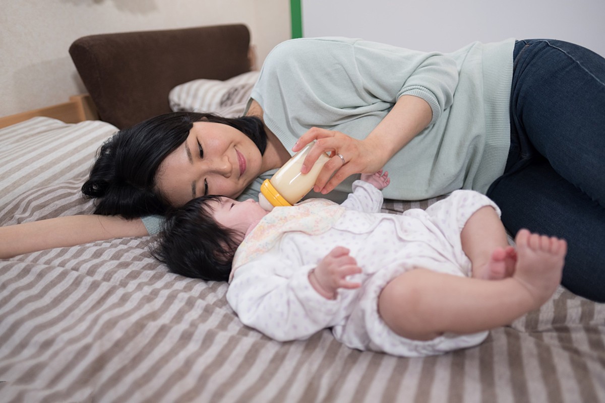 如何给喝奶粉的宝宝断夜奶,孩子第一次喝奶粉怎么选