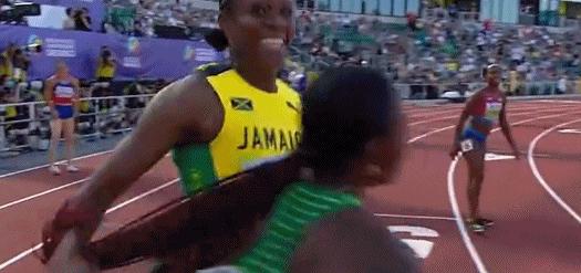 12秒12！世界纪录诞生，非洲名将喜极而泣，央视解说：不可思议