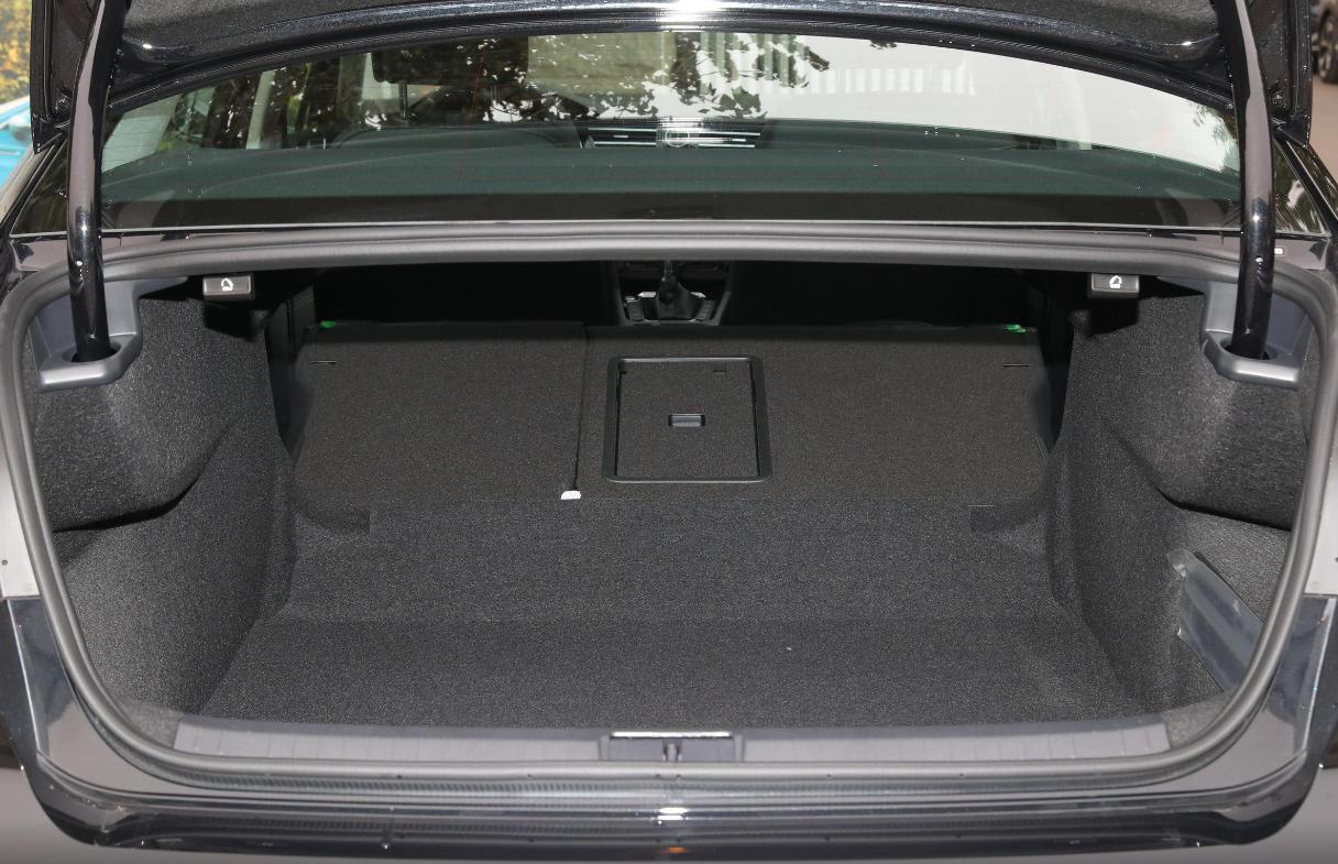 大众迈腾和凯美瑞2.5,大众迈腾330对比丰田凯美瑞2.0双擎