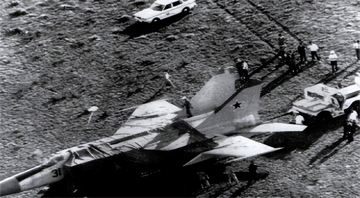 苏联飞行员驾机逃回祖国,苏联飞行员逃亡