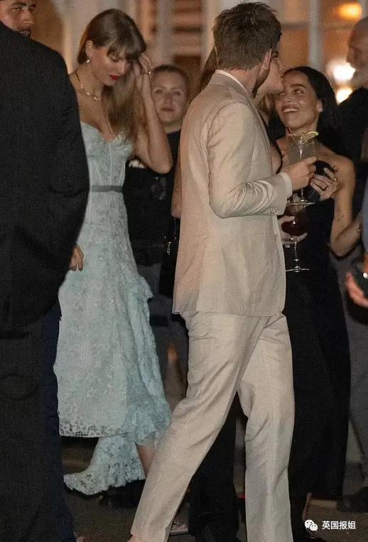 霉霉演唱会美国小姐开场自我介绍,霉霉与打雷姐现身超级碗