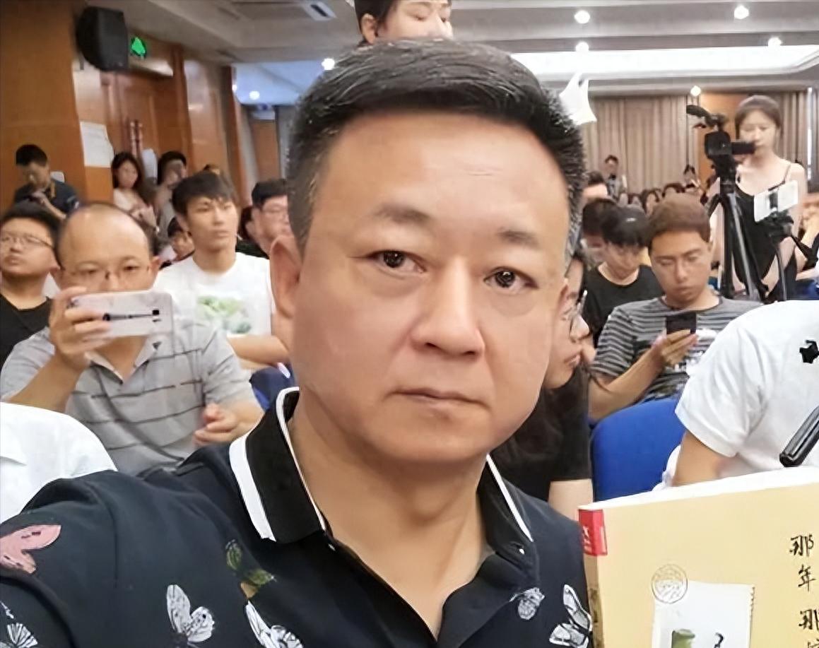 明星主持人朱军简历,央视著名主持人朱军生平简介