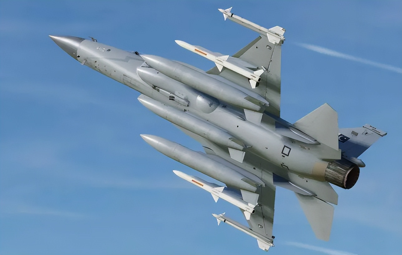 歼10首次对外曝光外形图,歼10最新真实消息