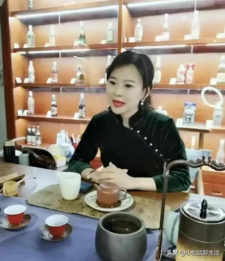 南京50岁书记出轨人妻后续：女主高颜值，*裤底**被扒，男主好眼光