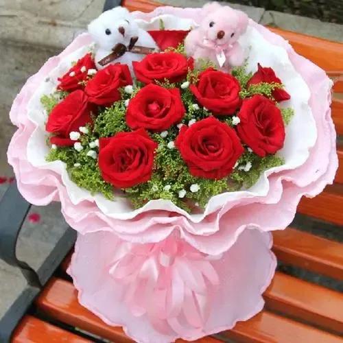 男生送女朋友什么礼物比较用心,高情商男生给女朋友送什么礼物好