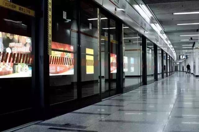 地铁隧道广告优缺点,地铁隧道里的广告是怎么实现的