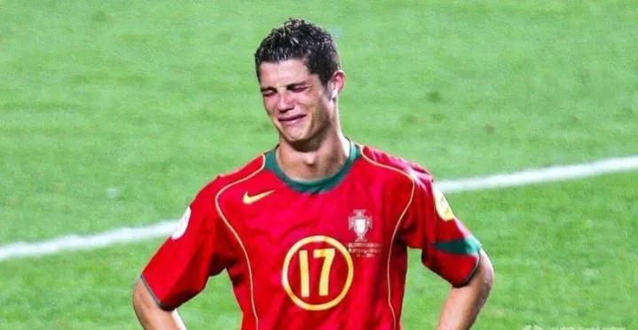 c罗从哭到笑表情,c罗转身离去仓促而遗憾的谢幕