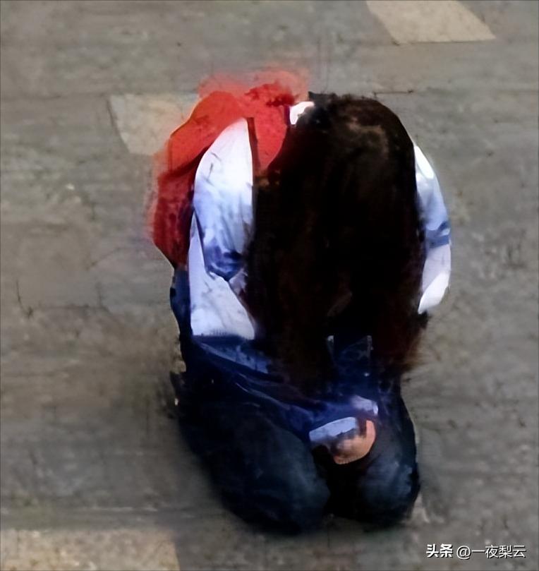 15岁女孩街头扮牛被人骑点赞,15岁女孩街头扮牛后续