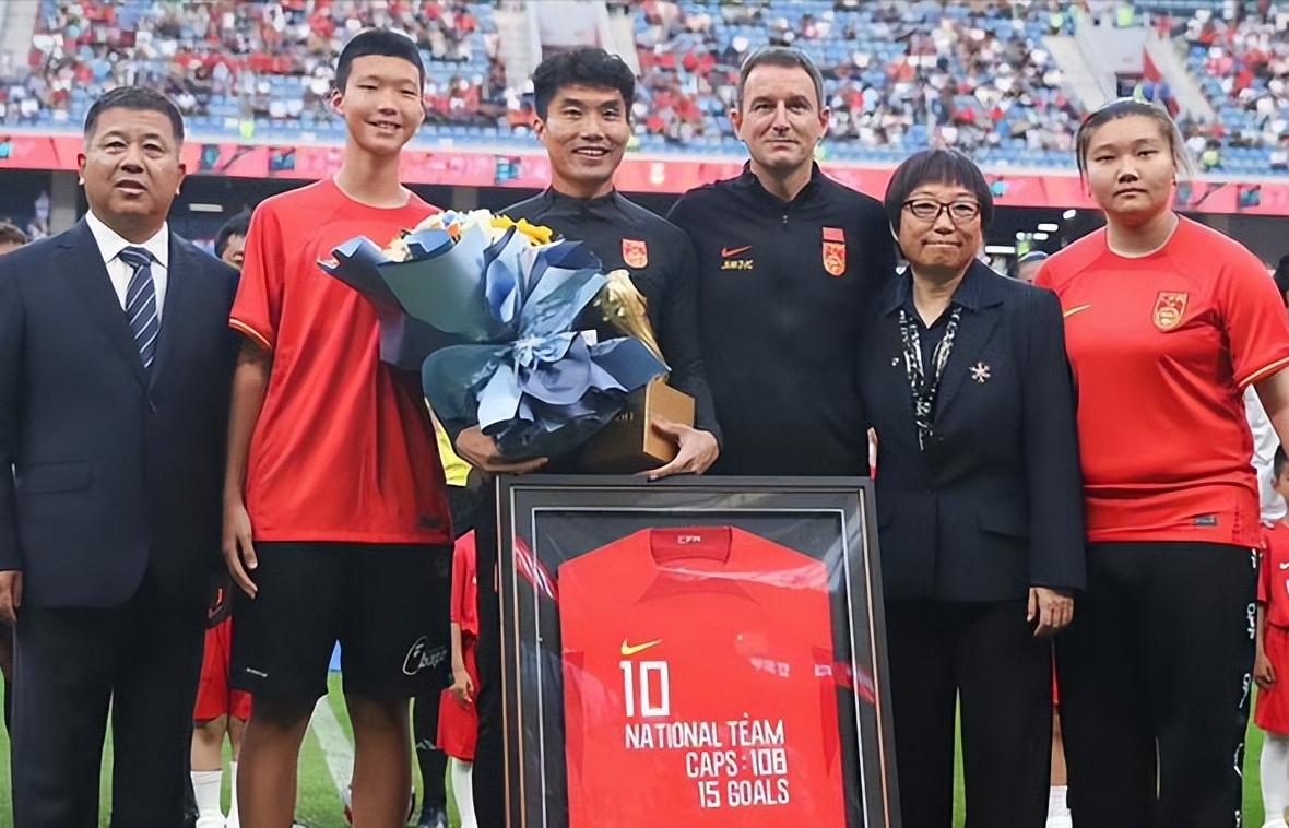 12强赛首胜武磊献绝杀国足,中国男足2-1泰国武磊三次错失单刀