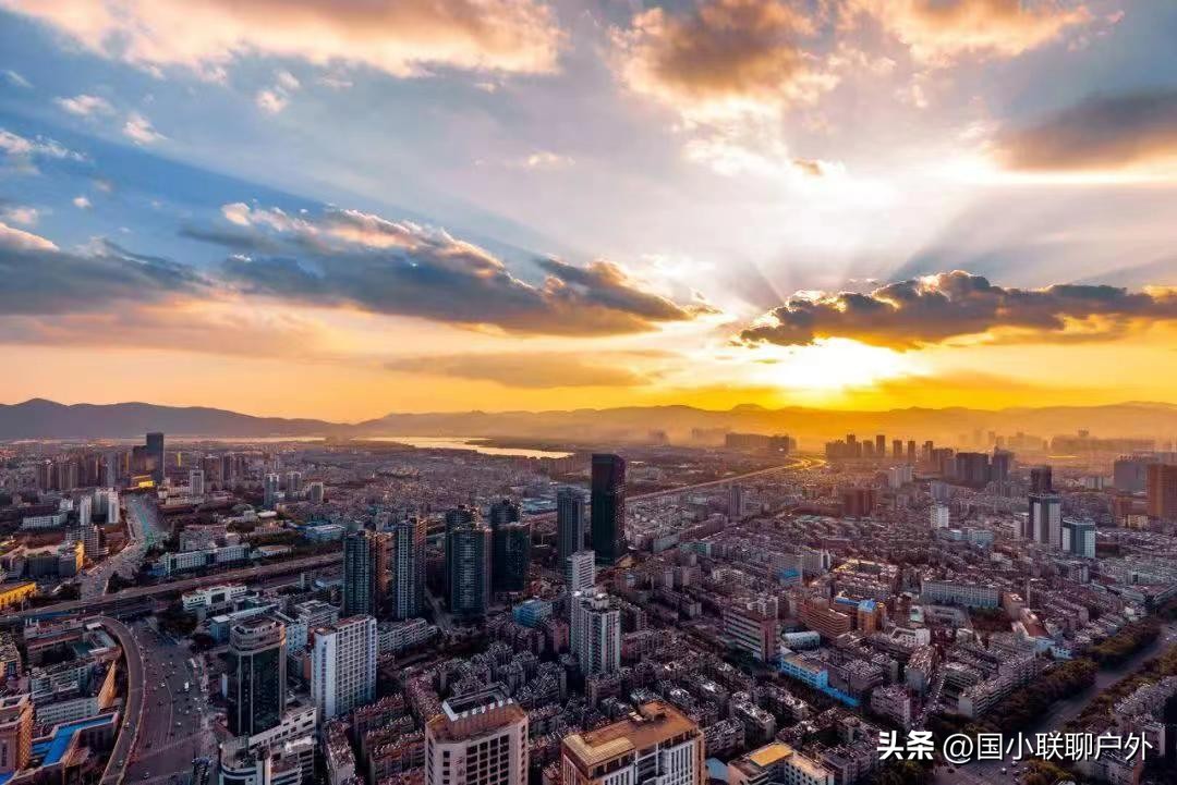 云南公交车车身贴广告投放,昆明公交车身贴广告效果