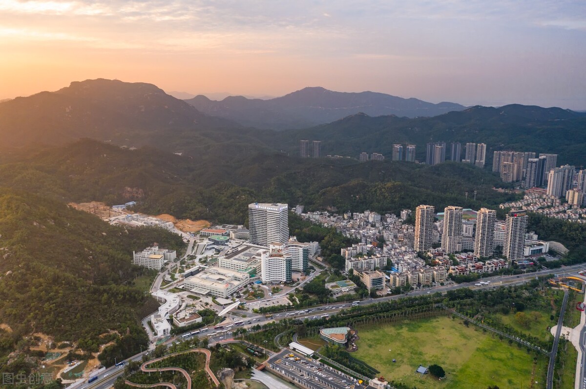 二本大学要不要选择到大城市,二本大学去大城市好还是小城市好