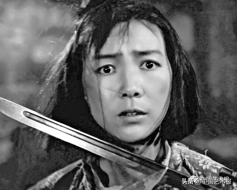 杩欎釜灞曡涓轰粈涔堜細闇囨捈浜哄績,杩欎釜灞曡鎵撶牬鑹烘湳鍜岀敓娲荤殑鐣岄檺