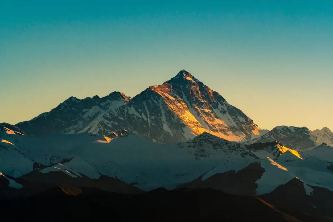 7月24日|浓浓援藏情，沪藏一家亲珠穆朗玛峰、扎什伦布寺9日“上海-日喀则”援藏旅游包机活动