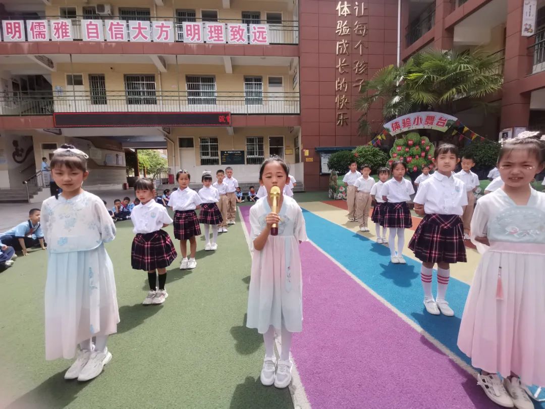 舞出勇气跳出自信——临渭区胜利小学开展“体验小舞台”梦想秀活动