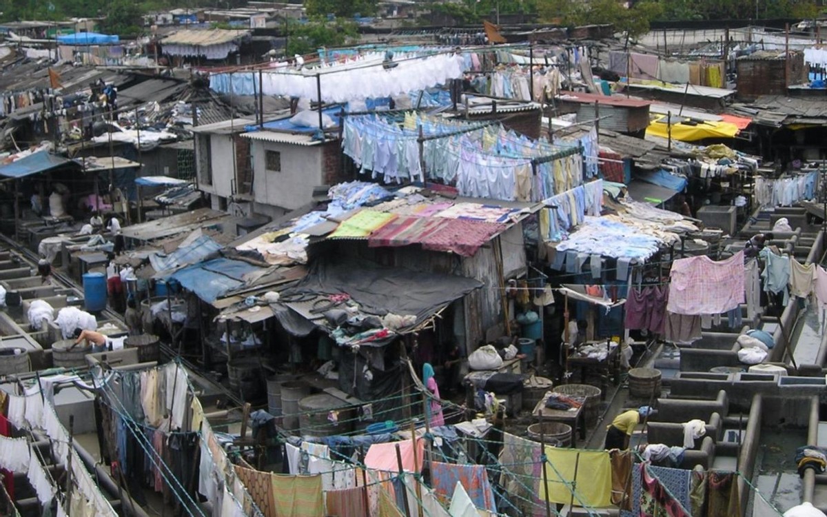 印度两辆列车相撞致15死,印度基建为何易出事故