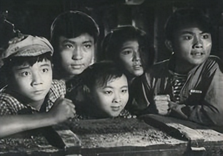 中国少年先锋队队歌老师教唱简谱,英雄小八路的主题歌