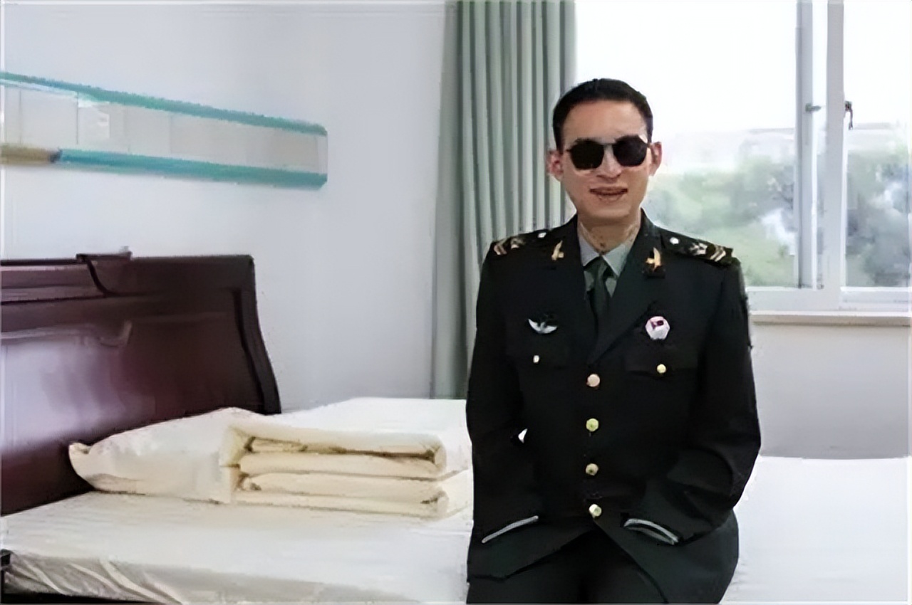 中国排雷英雄杜富国授勋仪式,排雷英雄杜富国八一勋章视频