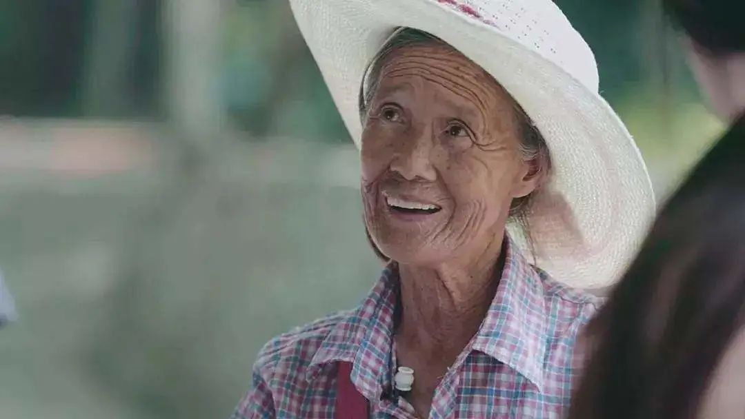 谢谢会说11门外语的阿婆，治愈了我的焦虑症