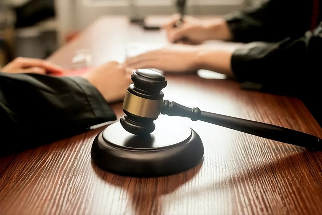 民法典中信用卡逾期,信用卡违约金有法律规定吗