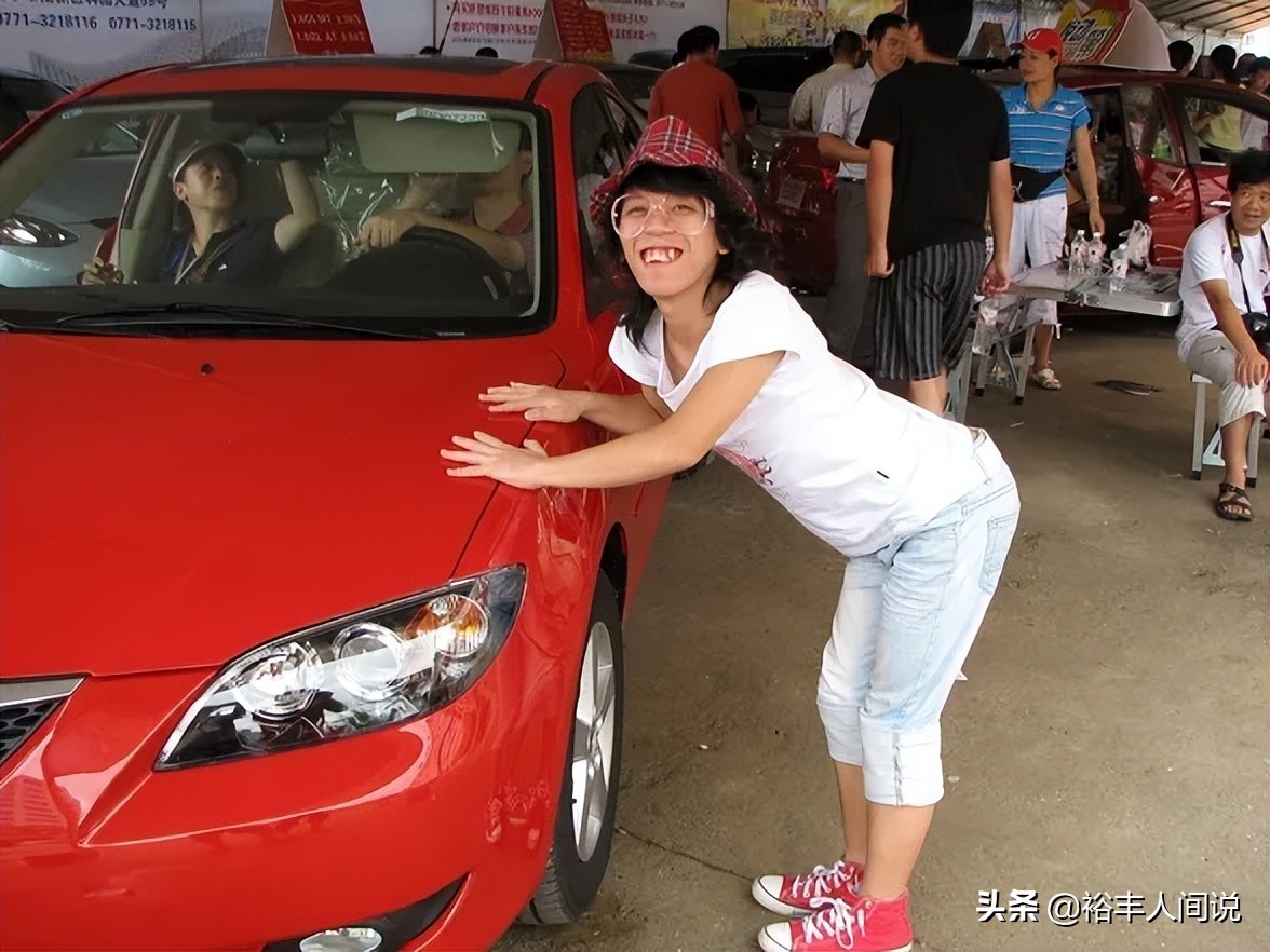 网红“豆浆王子”街头搭讪女童，遭好心人斥责，曾因猥亵女童入狱